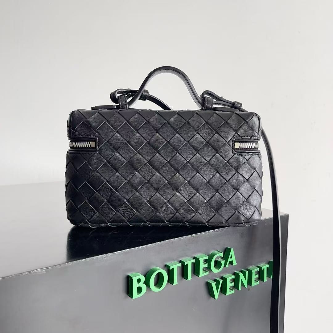 「#3858」BOTTECA VENETA uses exquisite craftsmanship intreccio weaving imported sheepskin leather Crossbody t
