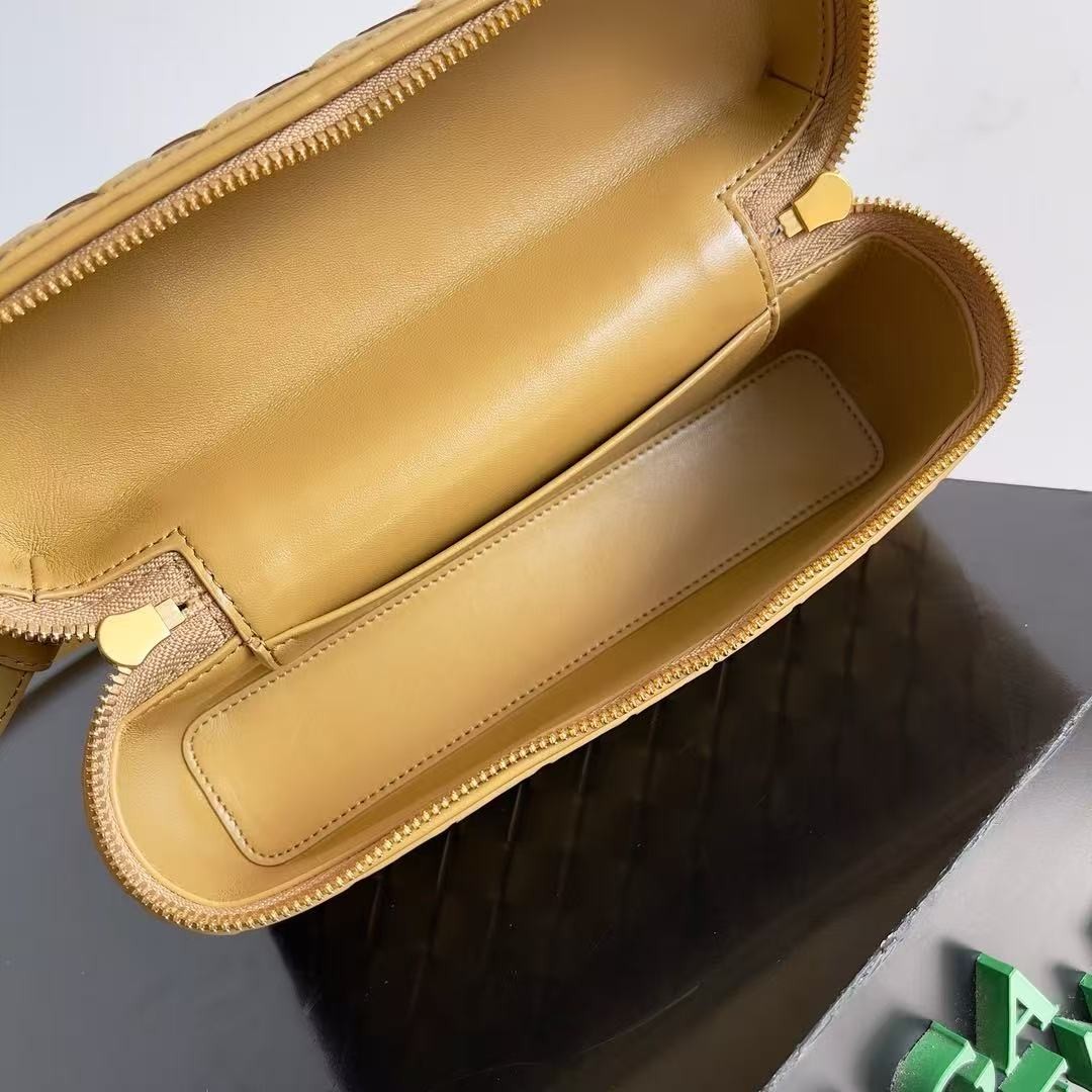 「#3854」BOTTECA VENETA uses exquisite craftsmanship intreccio weaving imported sheepskin leather Crossbody t