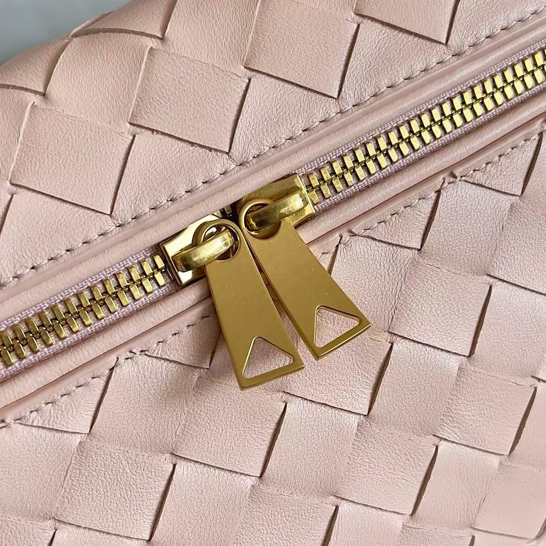 「#3864」BOTTECA VENETA uses exquisite craftsmanship intreccio weaving imported sheepskin leather Crossbody t