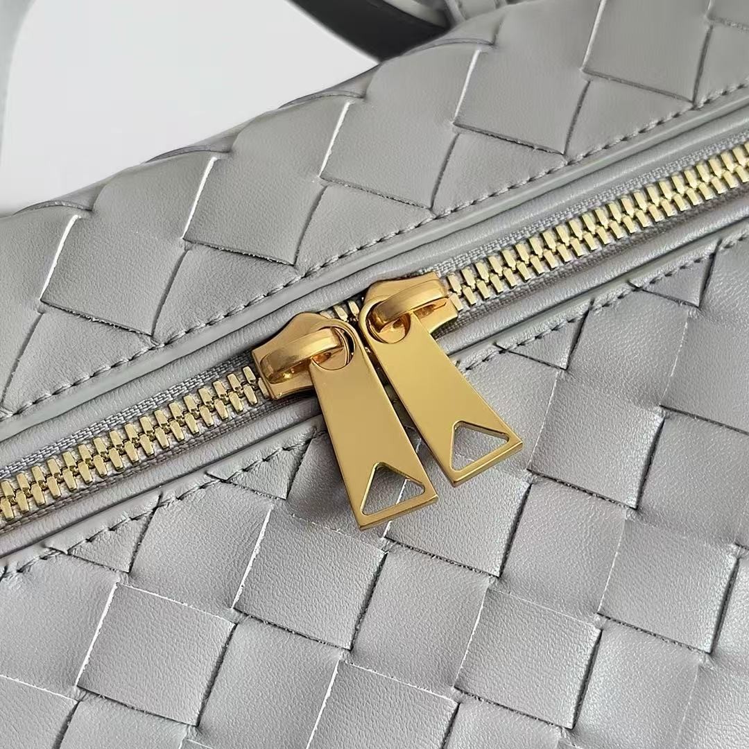 「#3865」BOTTECA VENETA uses exquisite craftsmanship intreccio weaving imported sheepskin leather Crossbody t