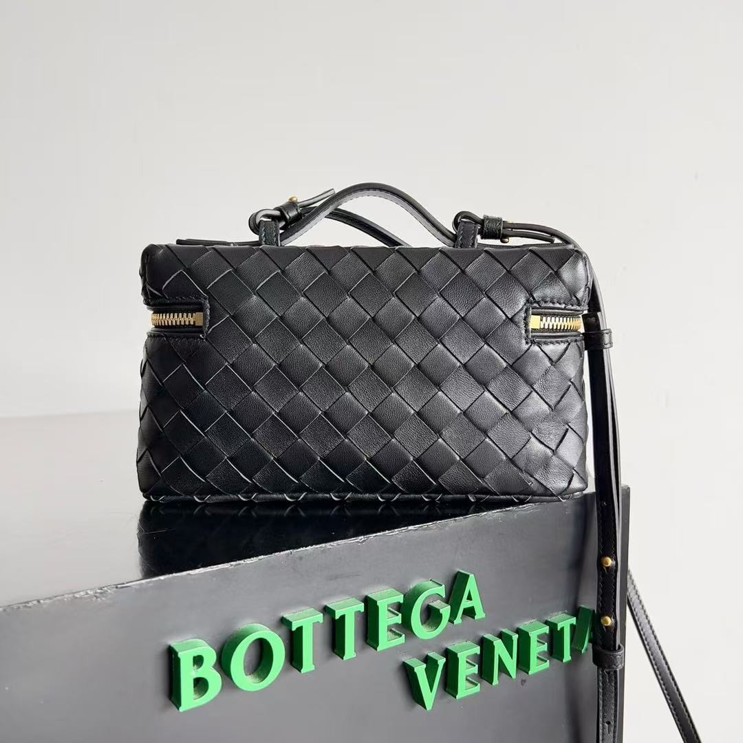 「#3860」BOTTECA VENETA uses exquisite craftsmanship intreccio weaving imported sheepskin leather Crossbody t