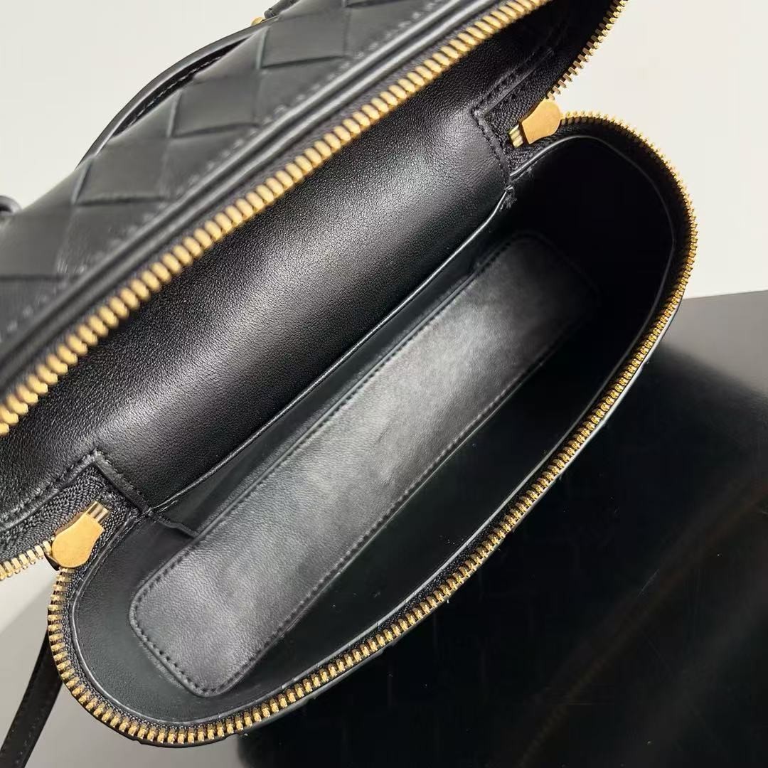 「#3860」BOTTECA VENETA uses exquisite craftsmanship intreccio weaving imported sheepskin leather Crossbody t