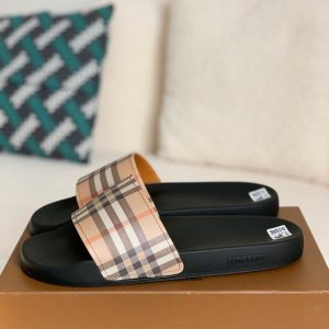 「#231」Buberry Archieve sandals