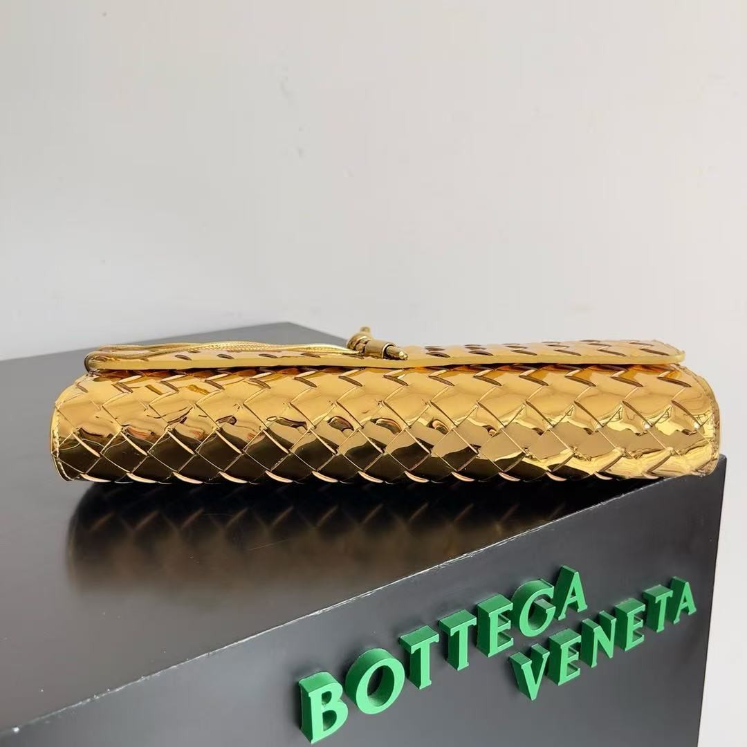 「#3851」BOTTECA VENETA uses exquisite craftsmanship intreccio weaving imported lacquered cowhide leather eve