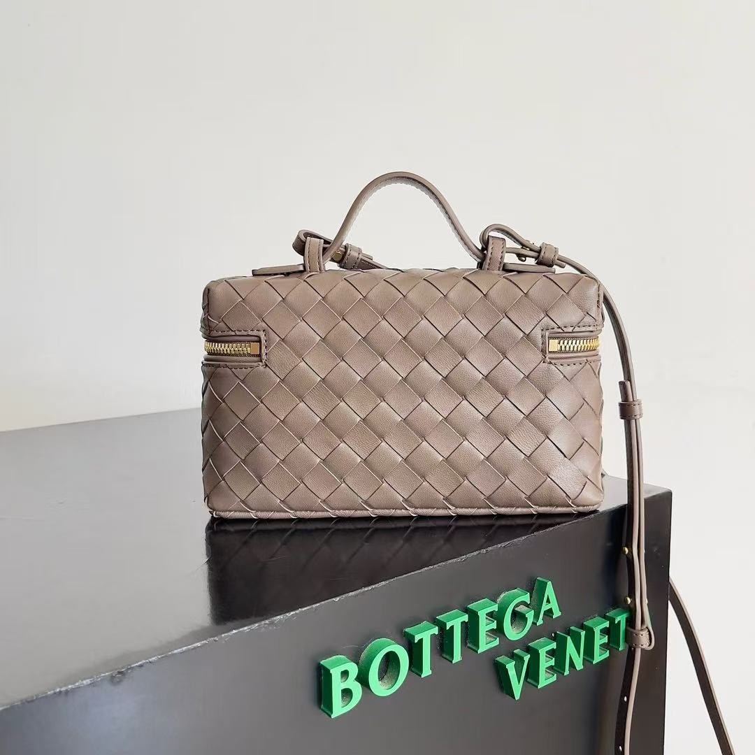 「#3863」BOTTECA VENETA uses exquisite craftsmanship intreccio weaving imported sheepskin leather Crossbody t