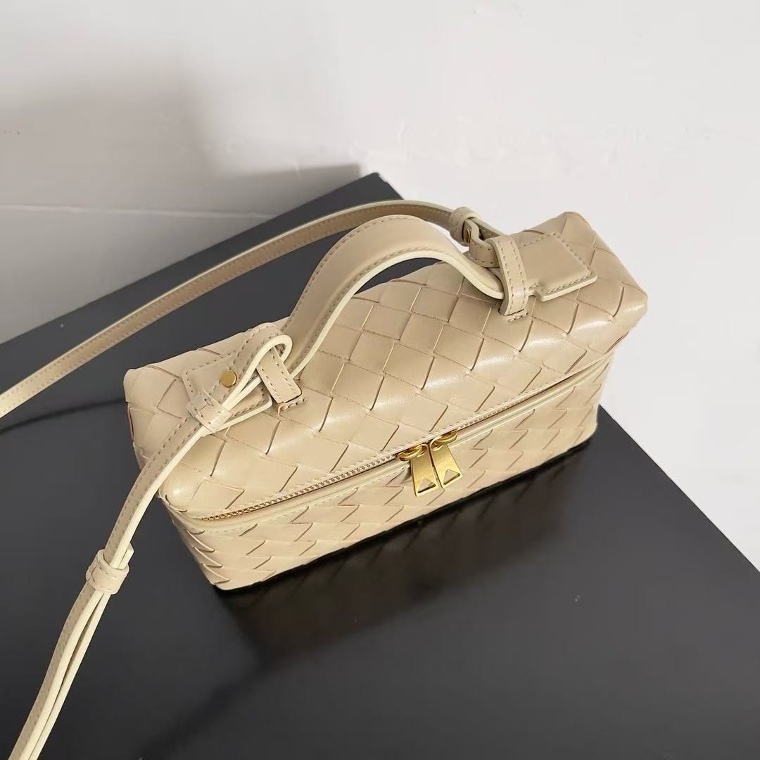 「#3862」BOTTECA VENETA uses exquisite craftsmanship intreccio weaving imported sheepskin leather Crossbody t
