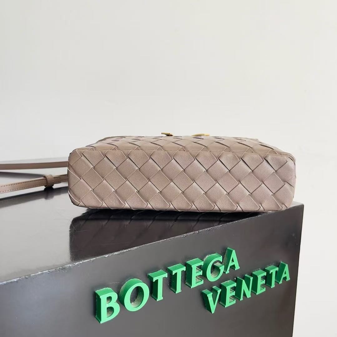 「#3863」BOTTECA VENETA uses exquisite craftsmanship intreccio weaving imported sheepskin leather Crossbody t