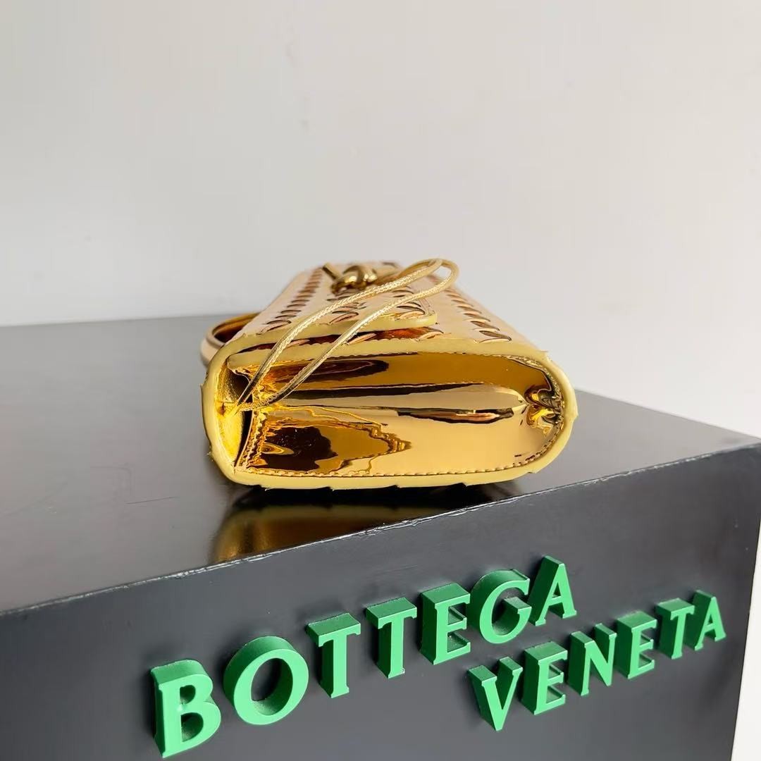 「#3851」BOTTECA VENETA uses exquisite craftsmanship intreccio weaving imported lacquered cowhide leather eve