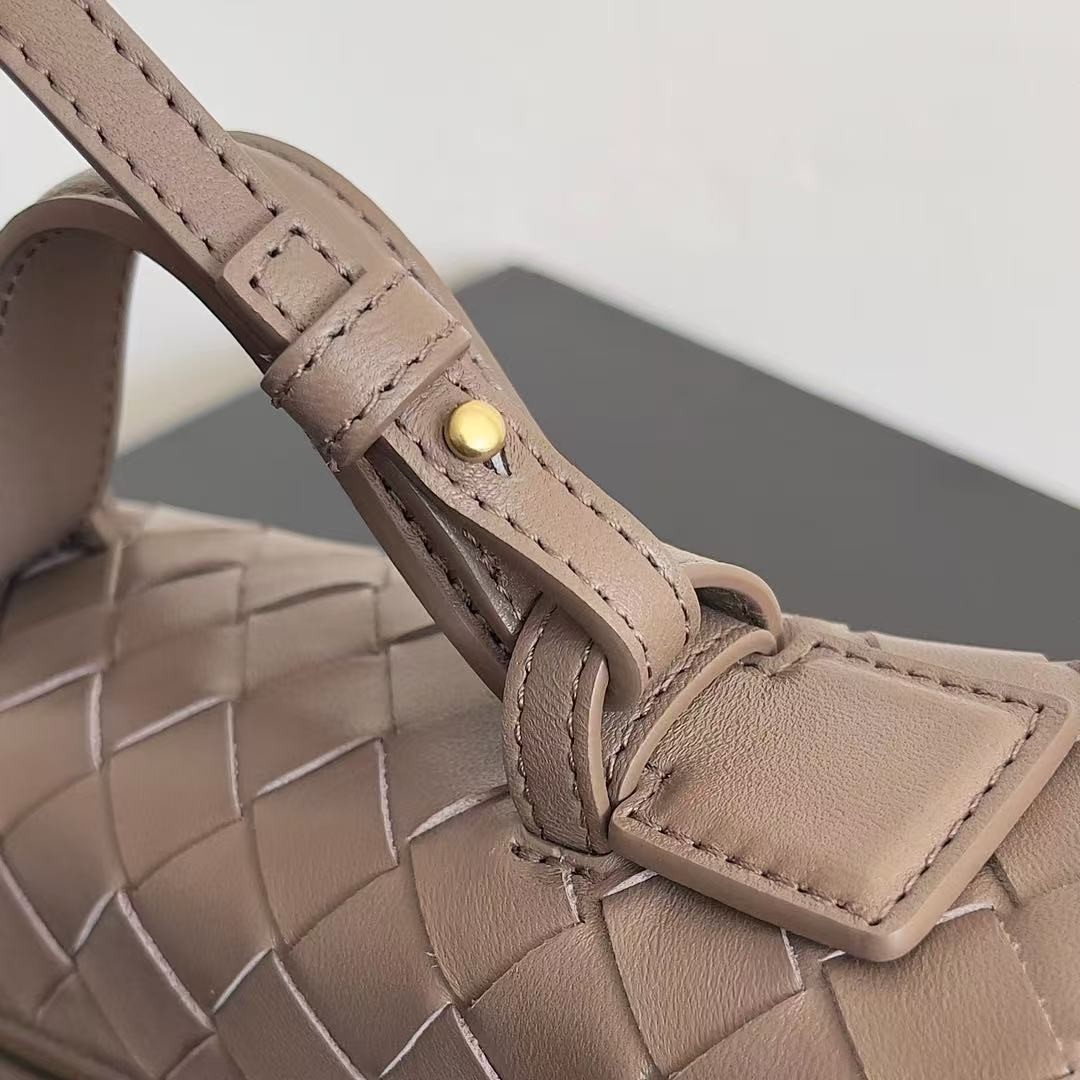 「#3863」BOTTECA VENETA uses exquisite craftsmanship intreccio weaving imported sheepskin leather Crossbody t