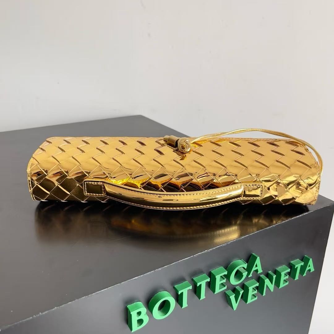 「#3851」BOTTECA VENETA uses exquisite craftsmanship intreccio weaving imported lacquered cowhide leather eve