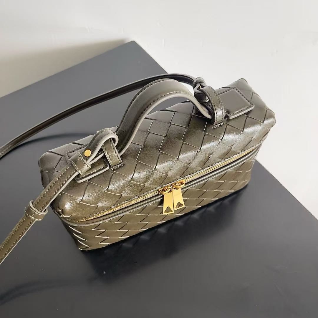 「#3861」BOTTECA VENETA uses exquisite craftsmanship intreccio weaving imported sheepskin leather Crossbody t