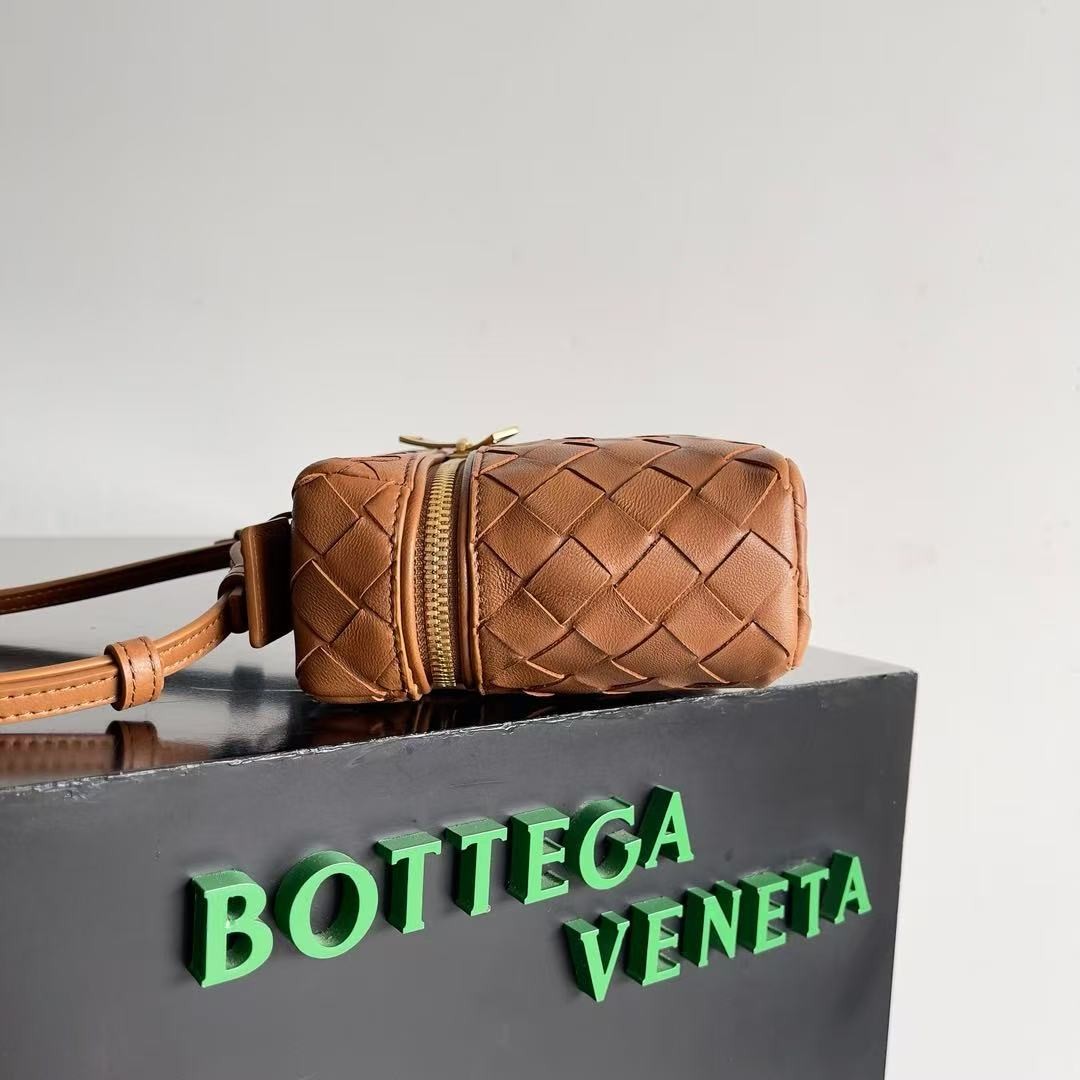 「#3856」BOTTECA VENETA uses exquisite craftsmanship intreccio weaving imported sheepskin leather Crossbody t