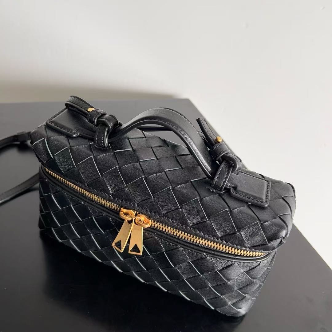 「#3860」BOTTECA VENETA uses exquisite craftsmanship intreccio weaving imported sheepskin leather Crossbody t