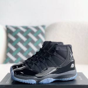 「#2347」Jordan Air Jordan 11 retro cap and gown