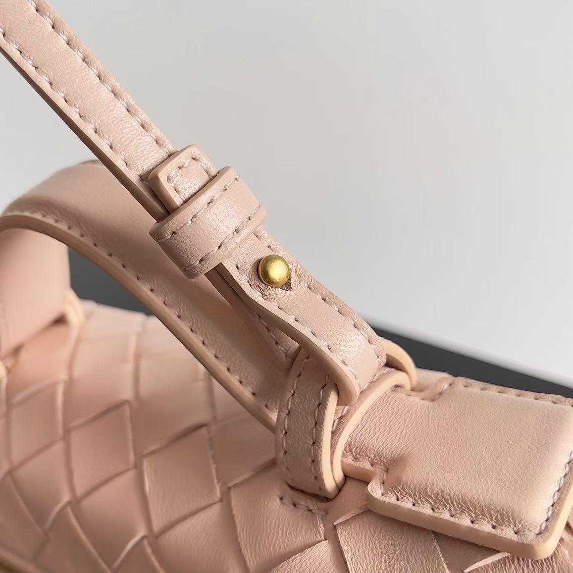 「#3857」BOTTECA VENETA uses exquisite craftsmanship intreccio weaving imported sheepskin leather Crossbody t