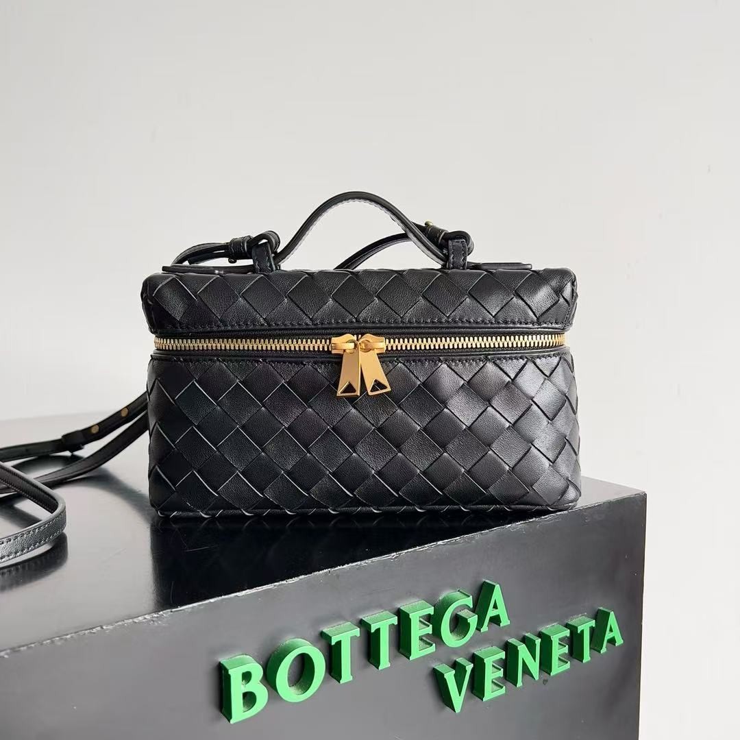 「#3860」BOTTECA VENETA uses exquisite craftsmanship intreccio weaving imported sheepskin leather Crossbody t