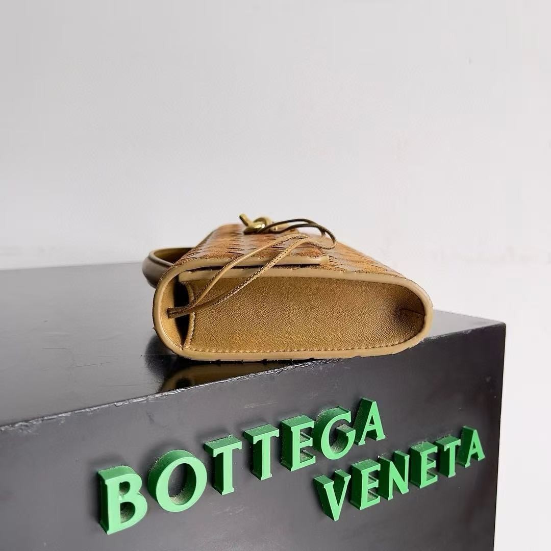 「#3842」BOTTECA VENETA uses exquisite craftsmanship intreccio woven imported sheepskin evening clutch bag Si