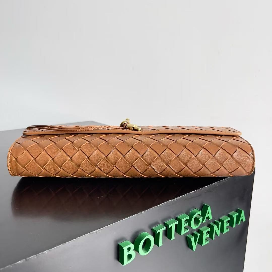 「#3843」BOTTECA VENETA uses exquisite craftsmanship intreccio woven imported sheepskin evening clutch bag Si