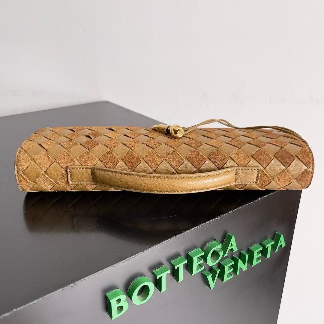 「#3842」BOTTECA VENETA uses exquisite craftsmanship intreccio woven imported sheepskin evening clutch bag Si