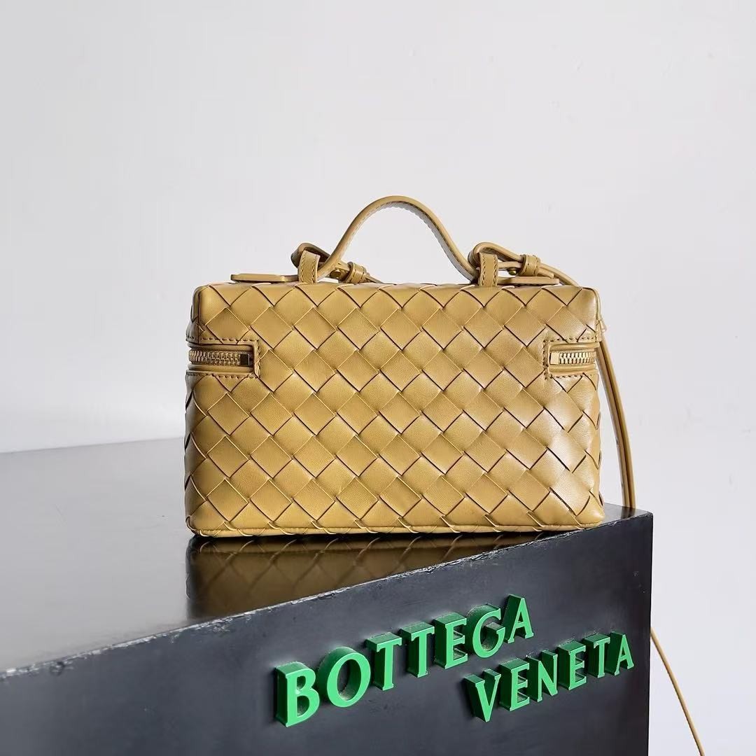 「#3854」BOTTECA VENETA uses exquisite craftsmanship intreccio weaving imported sheepskin leather Crossbody t