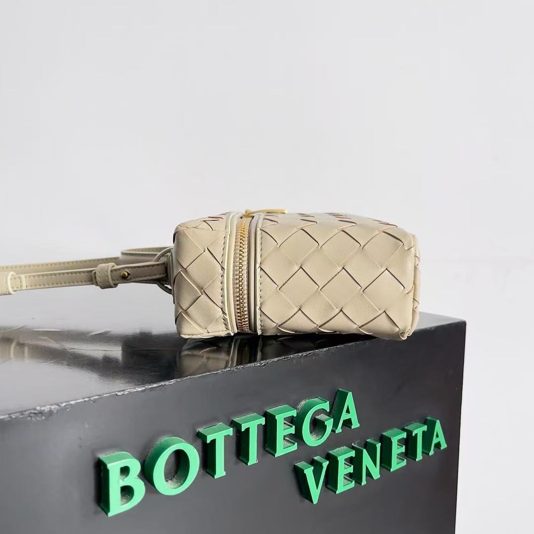 「#3862」BOTTECA VENETA uses exquisite craftsmanship intreccio weaving imported sheepskin leather Crossbody t