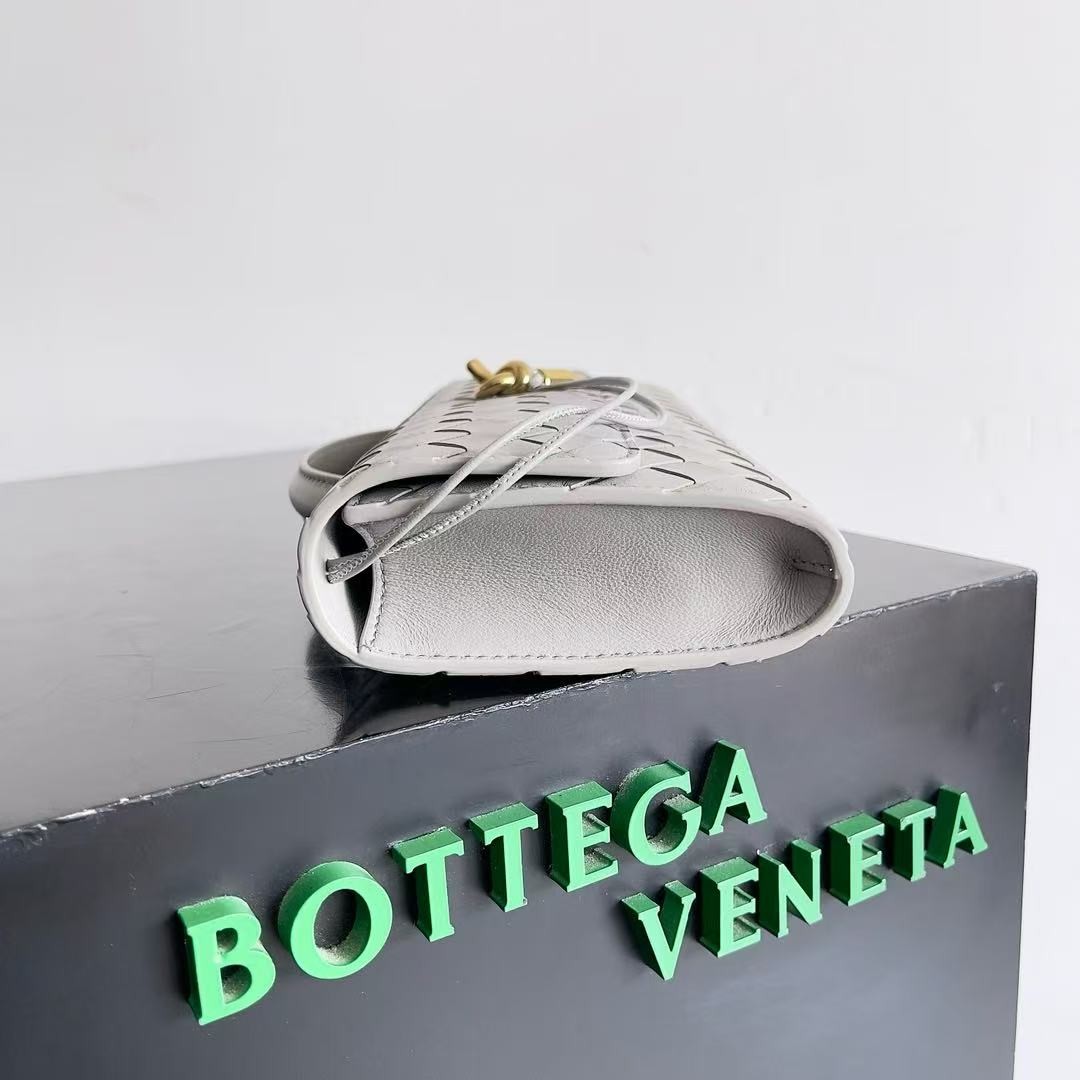 「#3850」BOTTECA VENETA uses exquisite craftsmanship intreccio woven imported sheepskin evening clutch bag Si