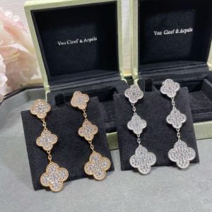 「#3030」Van Cleef & Arpels diamond three-flower four-leaf clover earrings