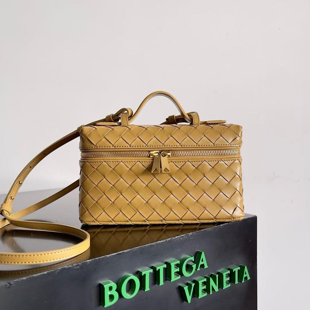 「#3854」BOTTECA VENETA uses exquisite craftsmanship intreccio weaving imported sheepskin leather Crossbody t