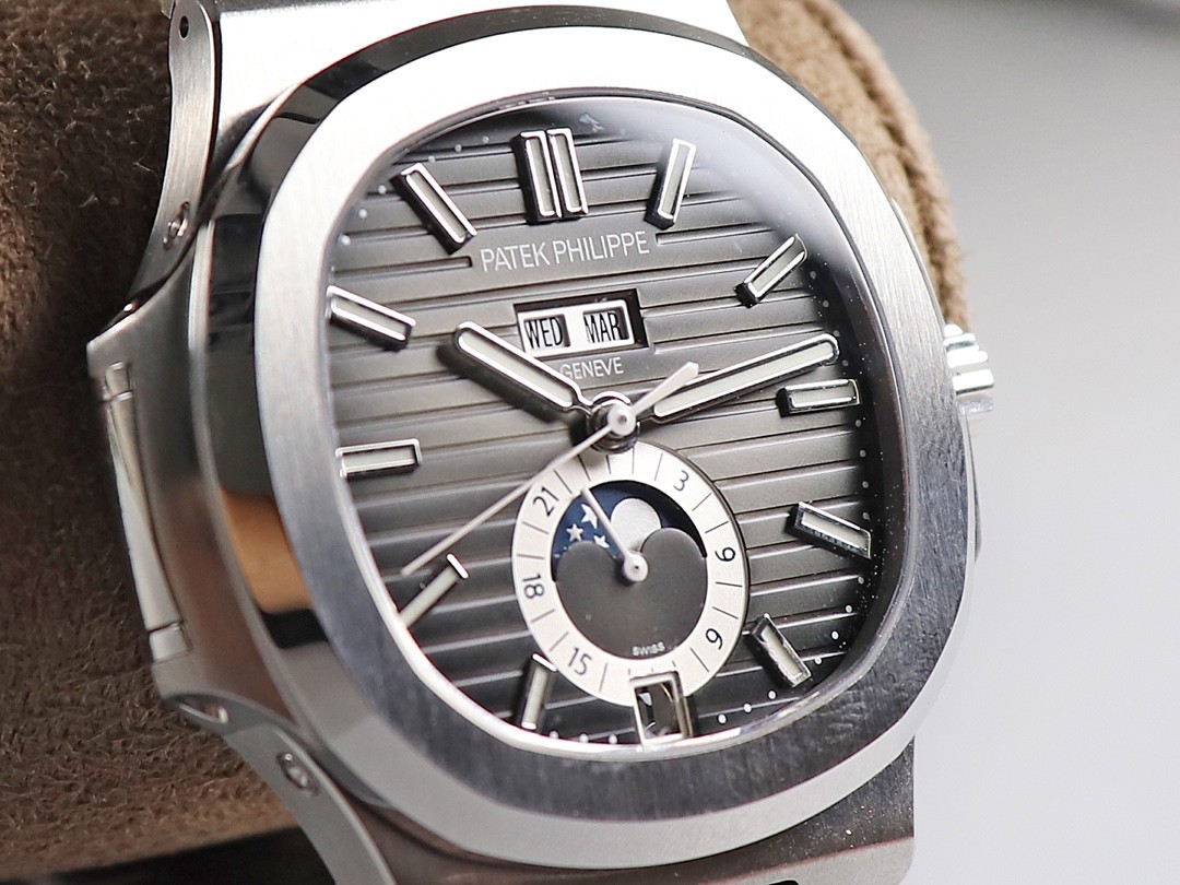 「#1399」PATEK PHILIPPE 5726 series watch