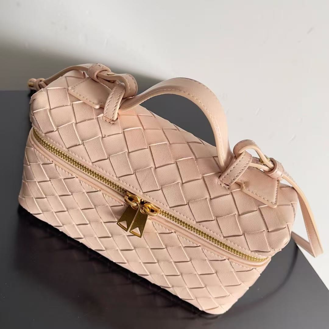 「#3857」BOTTECA VENETA uses exquisite craftsmanship intreccio weaving imported sheepskin leather Crossbody t