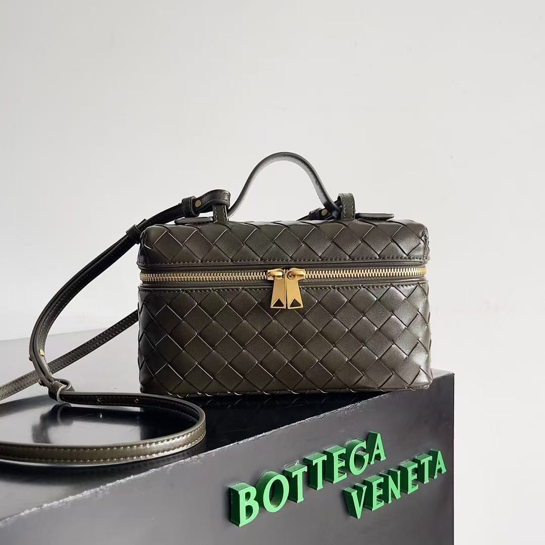 「#3861」BOTTECA VENETA uses exquisite craftsmanship intreccio weaving imported sheepskin leather Crossbody t