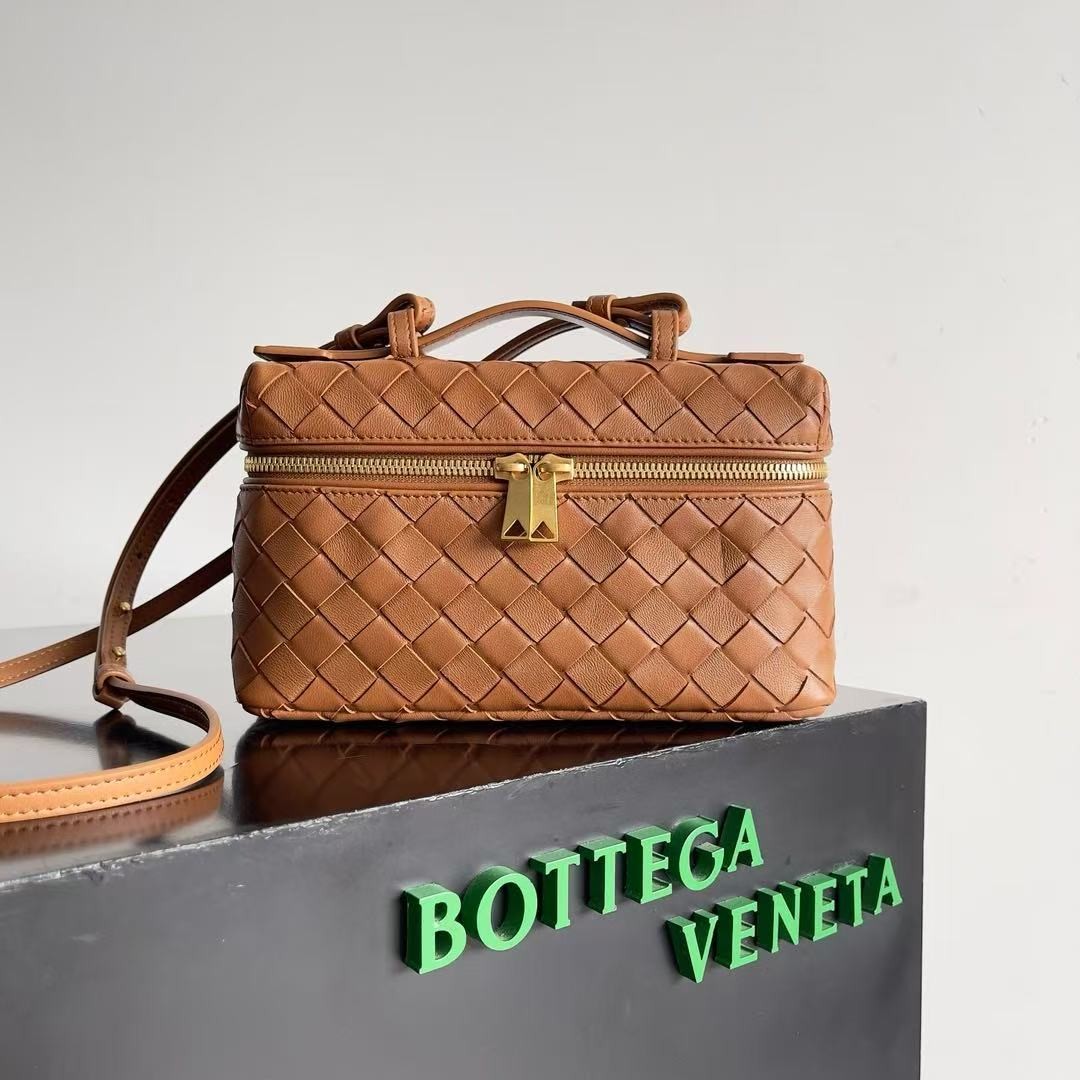 「#3856」BOTTECA VENETA uses exquisite craftsmanship intreccio weaving imported sheepskin leather Crossbody t