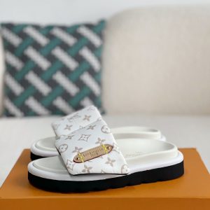 「#1843」LOUIS VUITTON SLIPPERS